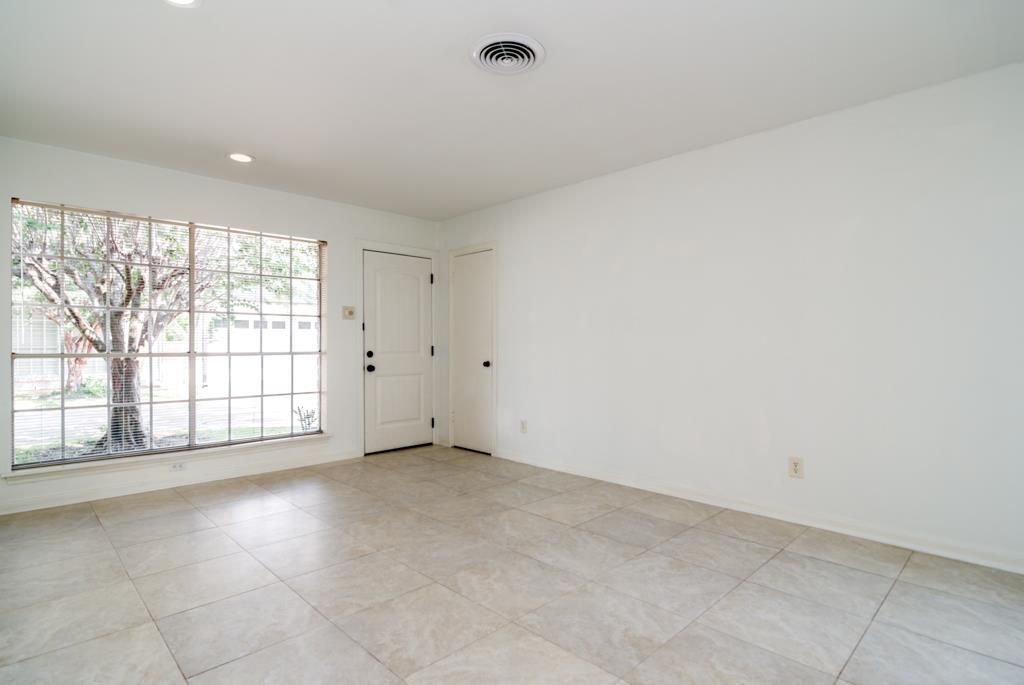 Photo of 5629 Winsome Lane, Houston, TX 77057 (MLS # 33981522)