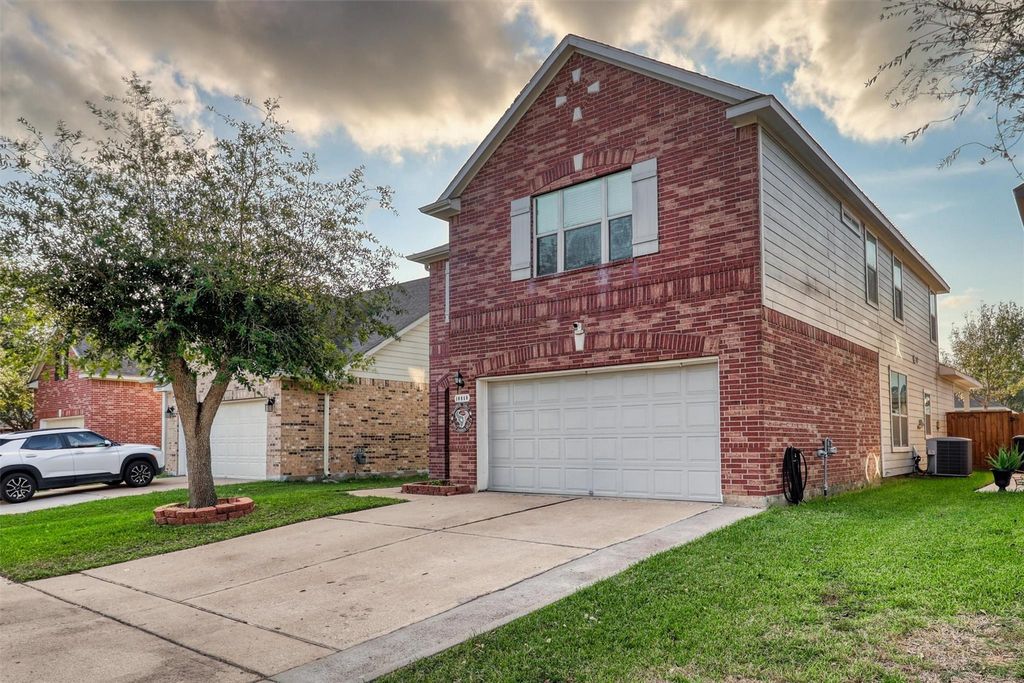 Photo of 10858 Shannon Mills Lane, Houston, TX 77075 (MLS # 10170629)