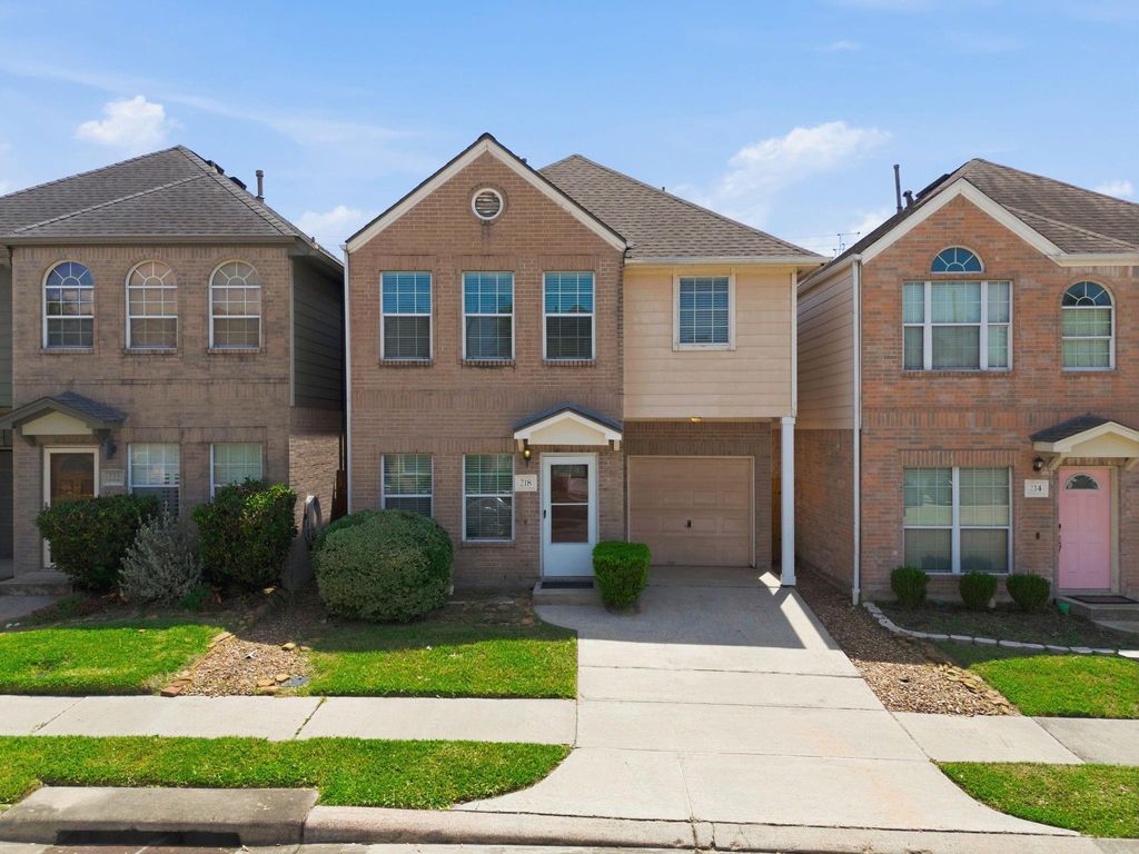Photo of 218 Plaza Del Sol Park, Houston, TX 77020 (MLS # 72807868)