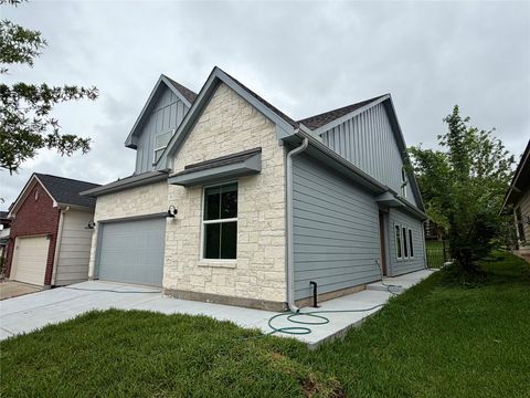 Photo of 110 Cove Place Court, Conroe, TX 77356 (MLS # 7617869)