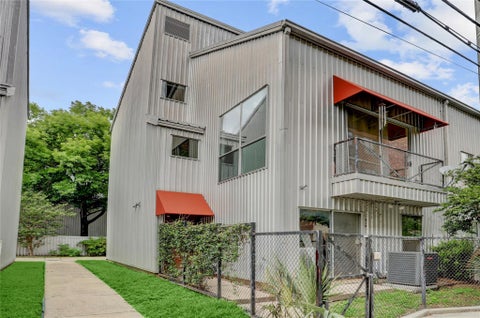 Photo of 910 Ruthven Street, Houston, TX 77019 (MLS # 12508160)
