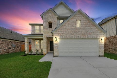 Photo of 12002 Maple Oak Drive Dr, Houston, TX 77066 (MLS # 18783803)