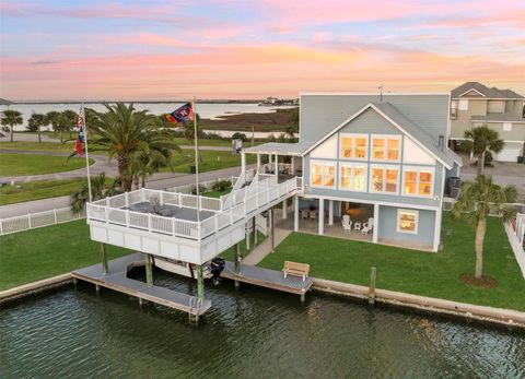 Photo of 3401 Jolly Roger Cir, Galveston, TX 77554 (MLS # 72362388)