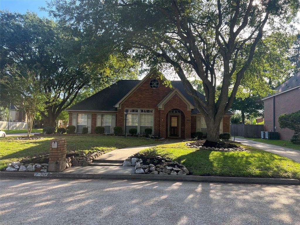 Photo of 3203 Woodland View Drive, Houston, TX 77345 (MLS # 68676800)