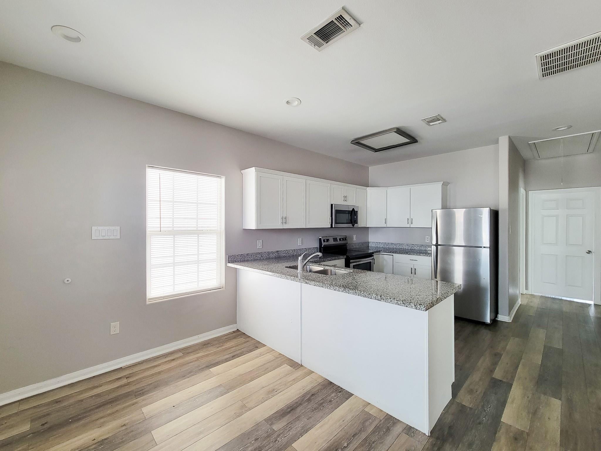 16917 Glenheath