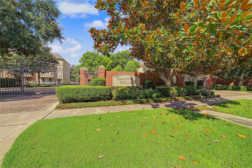 Photo of 2188 Bancroft Street, Houston, TX 77027 (MLS # 32240064)