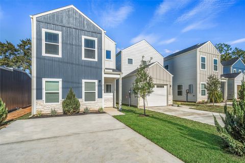 Photo of 716 W Dallas Street, Conroe, TX 77301 (MLS # 65334415)