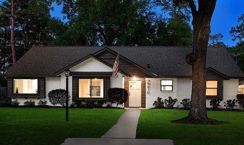 Homes For Sale - 19410 Craigchester Lane<br/> Spring, TX 77388