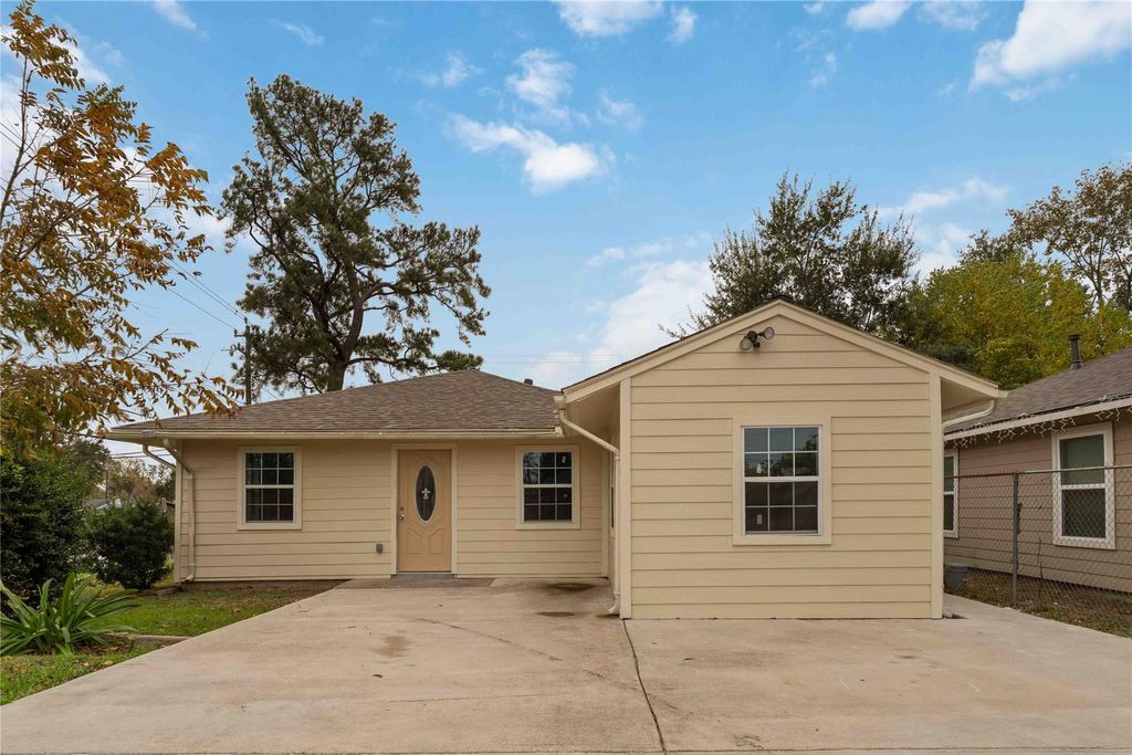 Photo of 5042 Bataan Road, Houston, TX 77033 (MLS # 59286841)