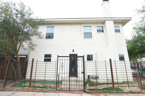 615 Pacific Street Houston TX 77006