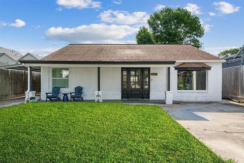 Photo of 1609 Tabor Street, Houston, TX 77009 (MLS # 44972682)