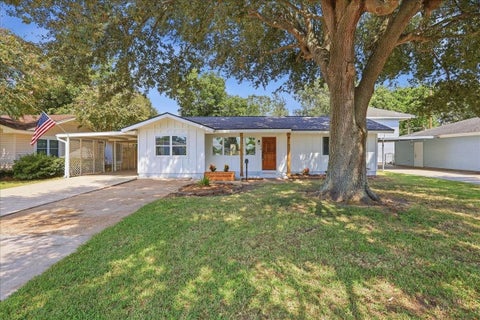 Photo of 219 S 2nd Street, Nederland, TX 77627 (MLS # 49209845)