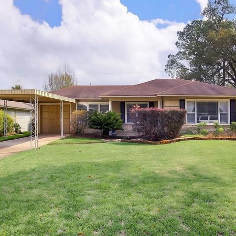 Photo of 1010 Bay Oaks Road, Houston, TX 77008 (MLS # 74959904)