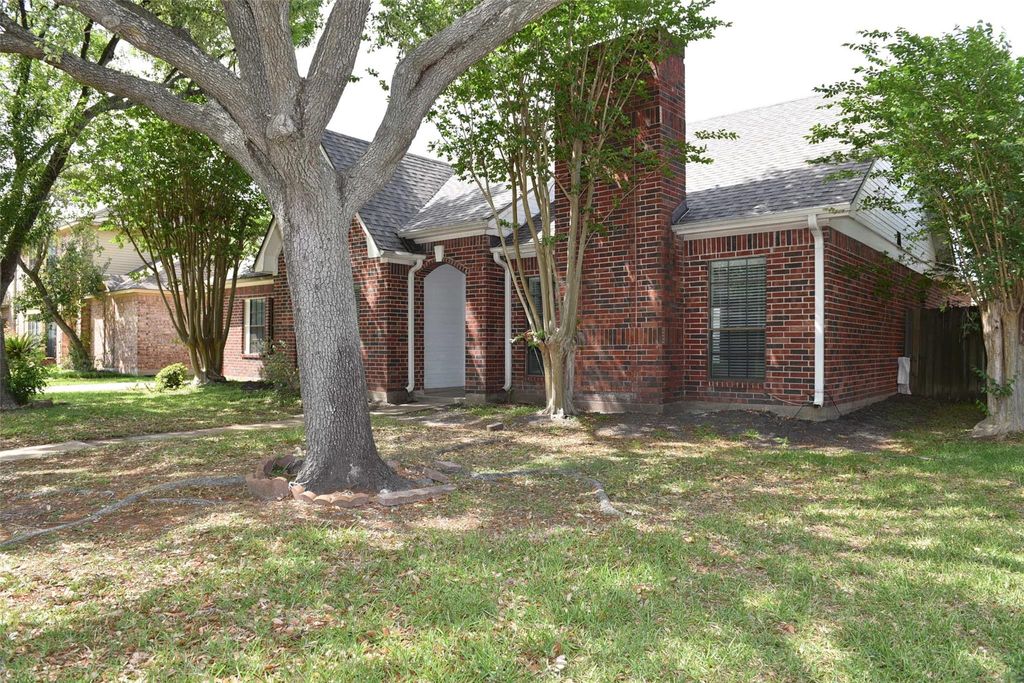 Photo of 12134 Ella Lee Lane, Houston, TX 77077 (MLS # 53880011)