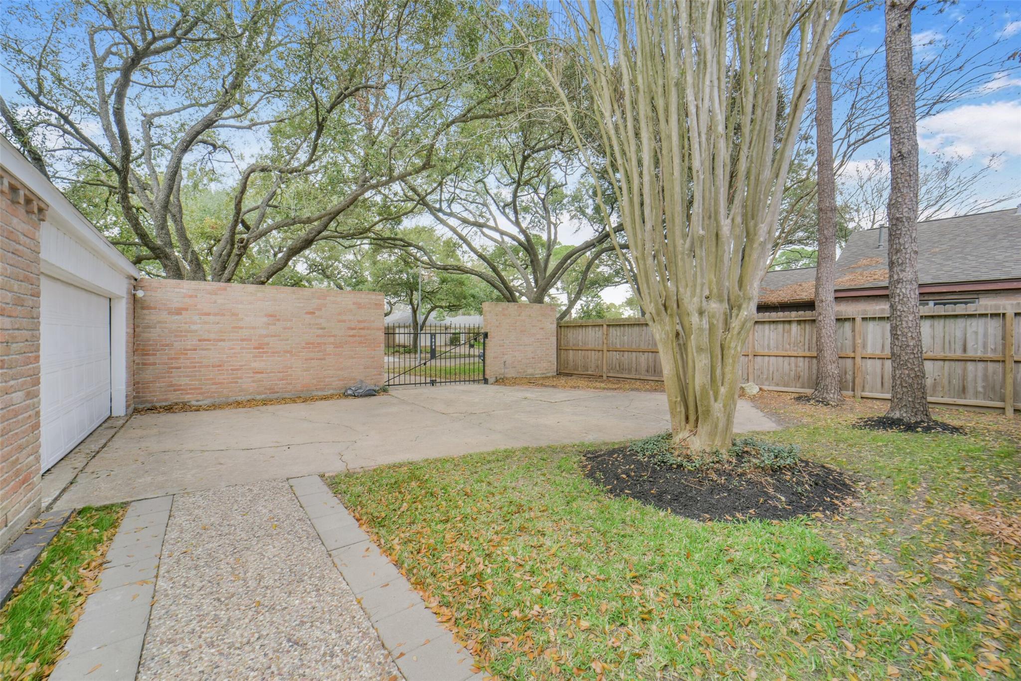 1823 Cherry Bend Drive