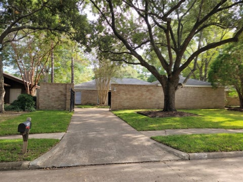 Photo of 1823 Cherry Bend Drive, Houston, TX 77077 (MLS # 30729518)