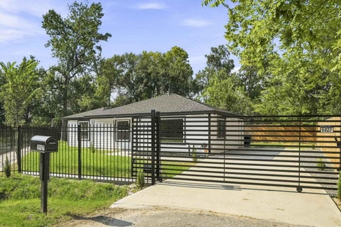 Photo of 5927 Easter Street, Houston, TX 77091 (MLS # 25748068)