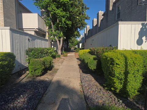 Photo of 3780 Tanglewilde Street #501, Houston, TX 77063 (MLS # 15424709)