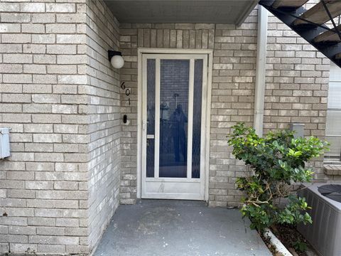 Photo of 9797 Leawood Boulevard #601, Houston, TX 77099 (MLS # 70884865)