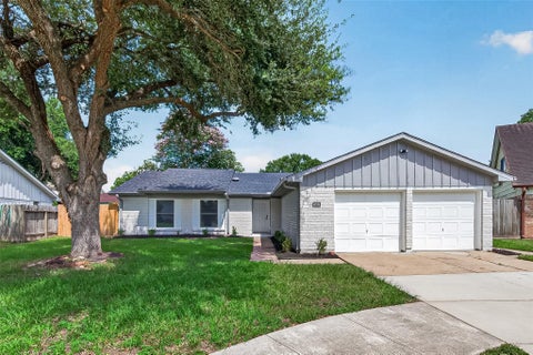 Photo of 15823 Kueben Lane, Houston, TX 77489 (MLS # 98426844)