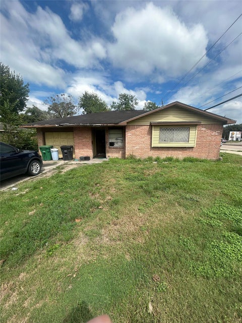 Photo of 5502 Maywood Dr DR, Houston, TX 77053 (MLS # 7326331)