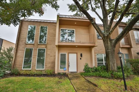 Photo of 1115 Augusta Drive #A2, Houston, TX 77057 (MLS # 36165584)