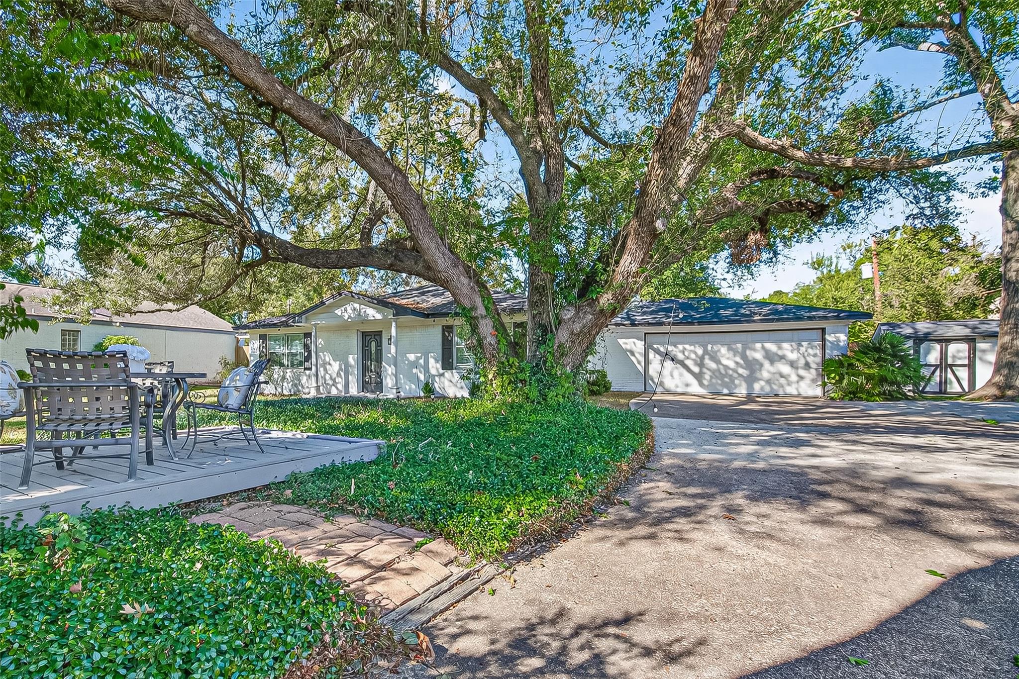 9102 N Allegro Street