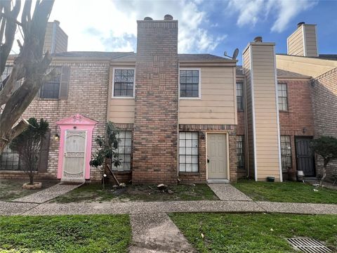 Photo of 9901 Sharpcrest Street #L10, Houston, TX 77036 (MLS # 65982583)