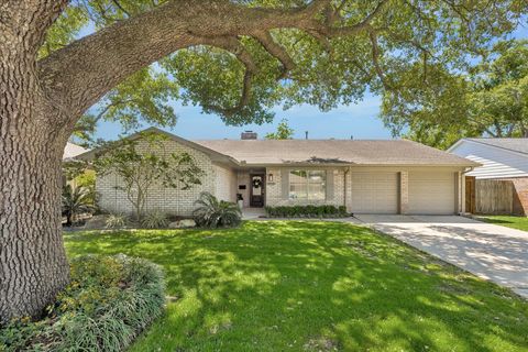 Photo of 14131 Barryknoll Lane, Houston, TX 77079 (MLS # 66841424)