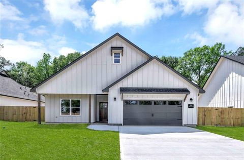 Photo of 100 Bluegill Dr, Shepherd, TX 77371 (MLS # 58890679)