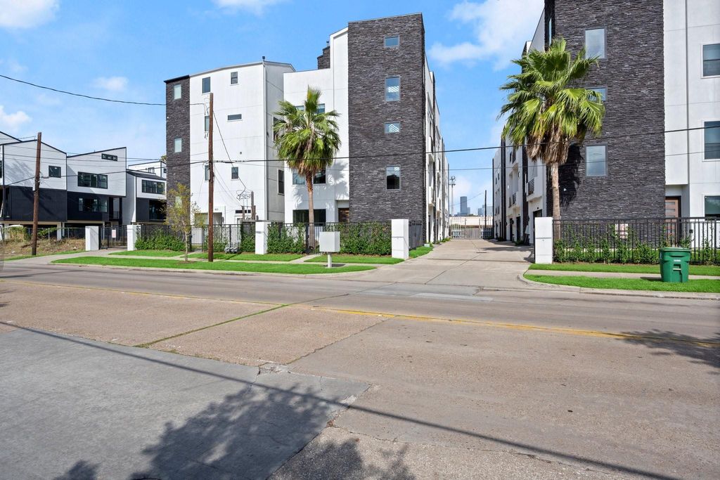 Photo of 1615 Wheeler Ave St #A, Houston, TX 77004 (MLS # 76962975)