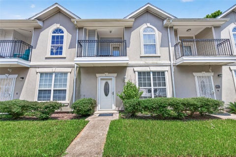 Townhouse For Sale - 11045 Landswalk Drive #122<br/> Houston, TX 77099