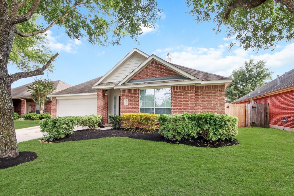 Photo of 9410 Lakeway View Lane, Humble, TX 77396 (MLS # 40634044)