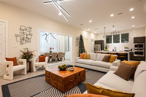 Photo of 913 Thompson Street, Houston, TX 77007 (MLS # 42312270)