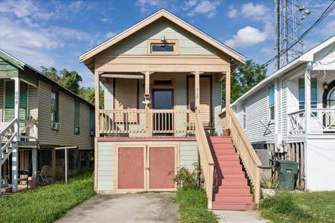 Photo of 910 32nd Street, Galveston, TX 77550 (MLS # 40013021)