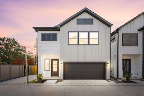 Photo of 241 Rebecca Street #A, Houston, TX 77022 (MLS # 38572406)