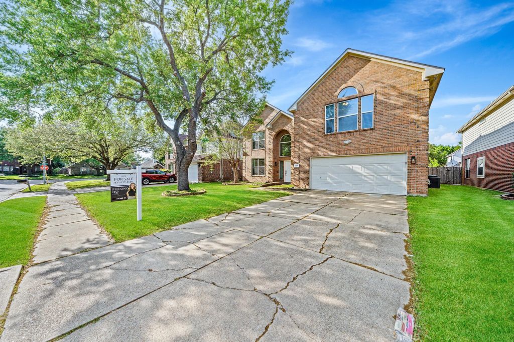 Photo of 15218 Hidden Hollow Lane, Sugar Land, TX 77498 (MLS # 38528135)