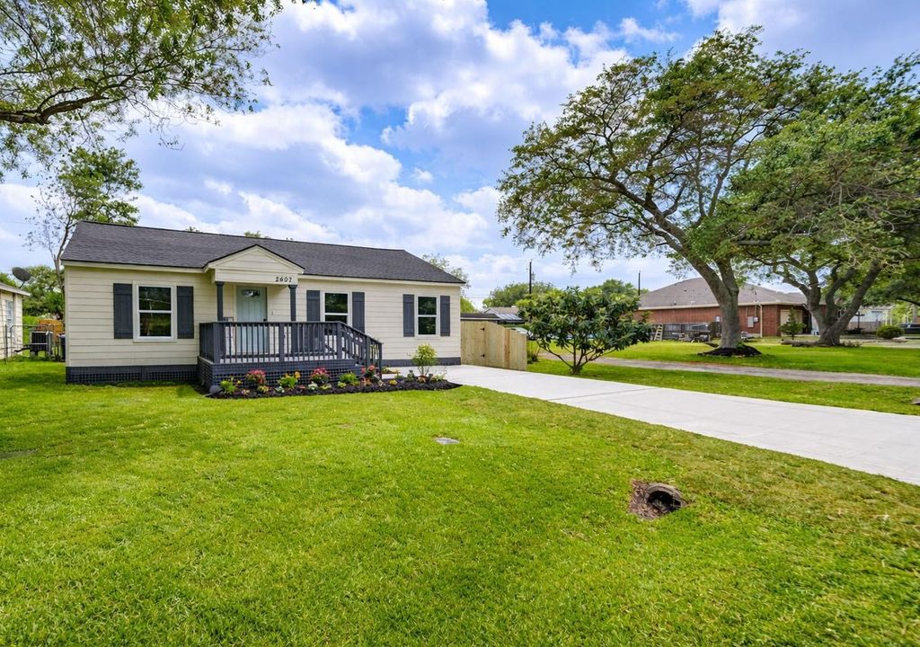 Photo of 2407 36th Avenue N, Texas City, TX 77590 (MLS # 52568788)