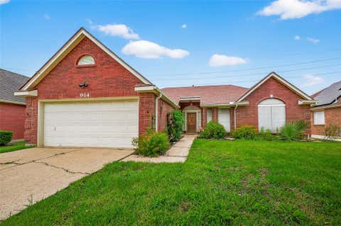 Homes For Sale - 914 W Peach Hollow Circle<br/> Pearland, TX 77584