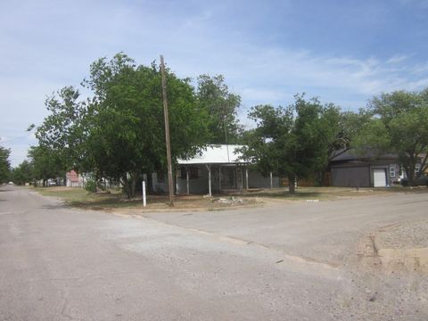 Photo of 401 Avenue F SE, Childress, TX 79201 (MLS # 6470368)