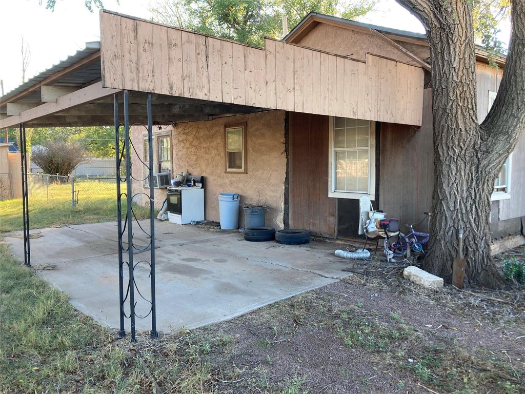 Photo of 903 W 8th Street, Quanah, TX 79252 (MLS # 26945802)