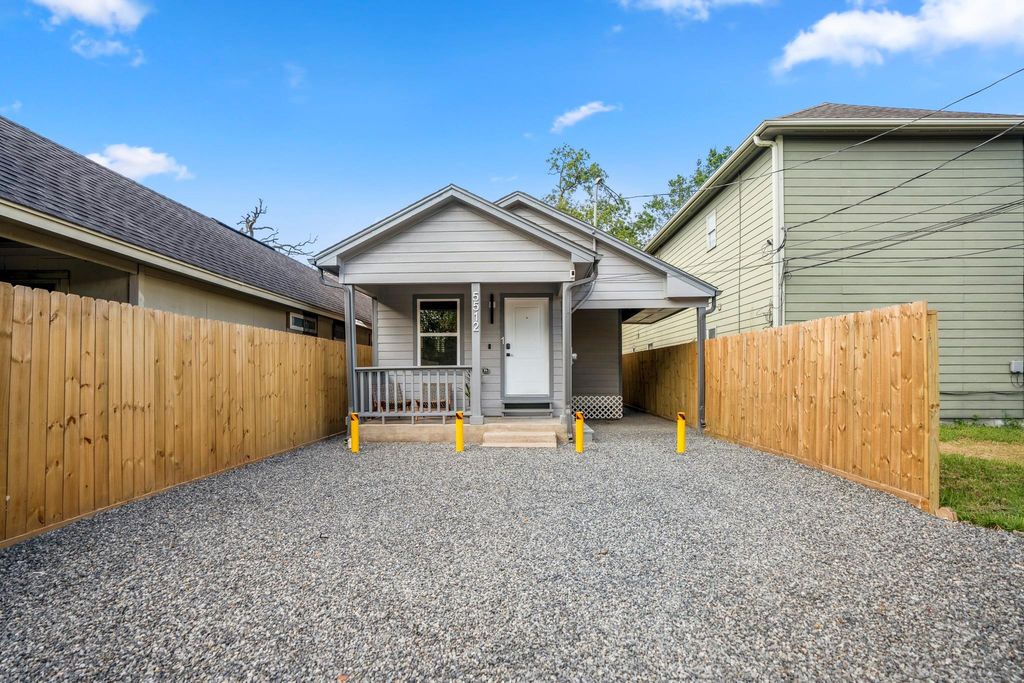 Photo of 5512 Texas Street #1, Houston, TX 77011 (MLS # 85995332)