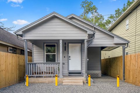 Photo of 5512 Texas Street #1, Houston, TX 77011 (MLS # 85995332)