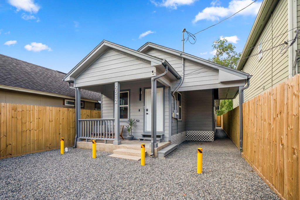 Photo of 5512 Texas Street #1, Houston, TX 77011 (MLS # 85995332)