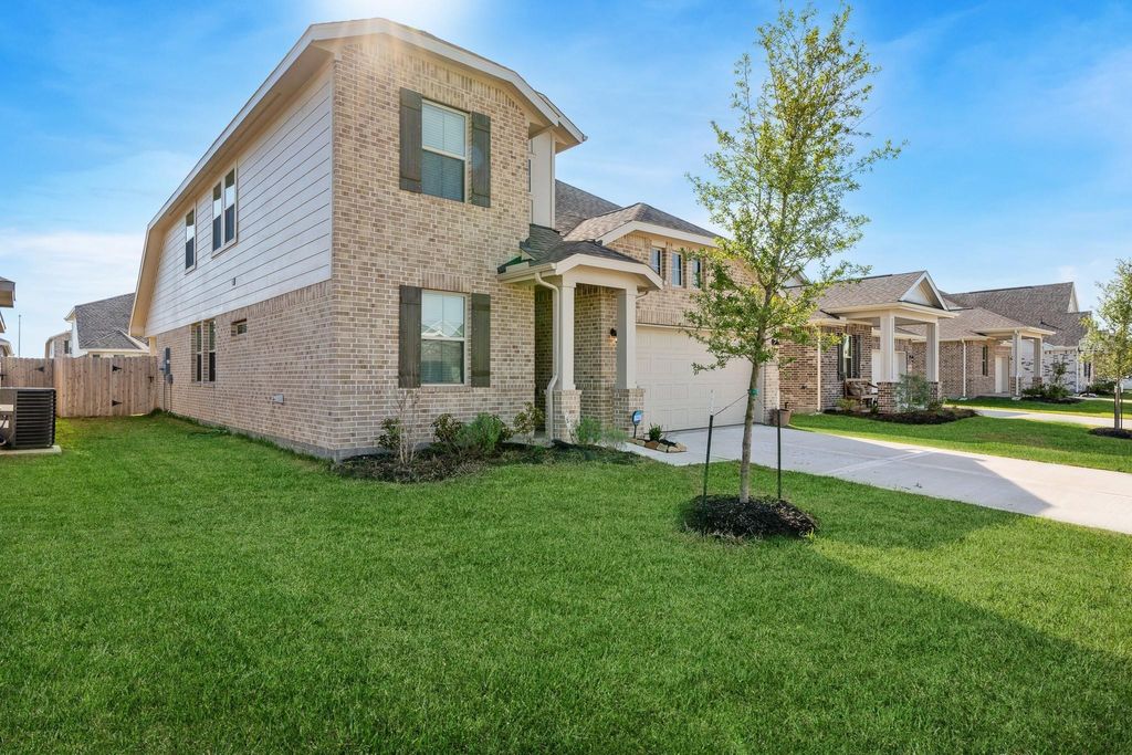 Photo of 8434 Beacon Bay Circle, Baytown, TX 77523 (MLS # 68866960)