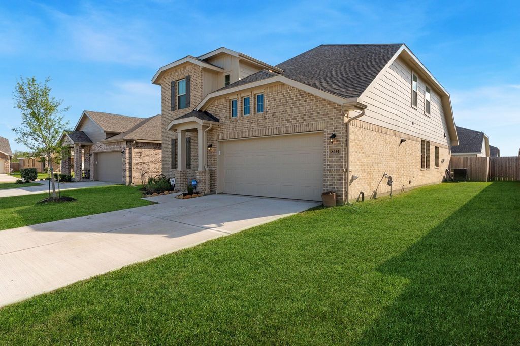 Photo of 8434 Beacon Bay Circle, Baytown, TX 77523 (MLS # 68866960)