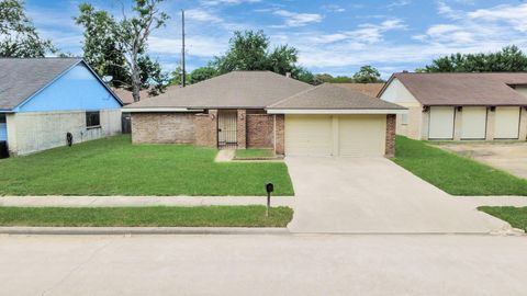 Photo of 13610 Piney Oaks Drive, Houston, TX 77065 (MLS # 76014571) Photo of 13610 Piney Oaks Drive, Houston, TX 77065 (MLS # 76014571)