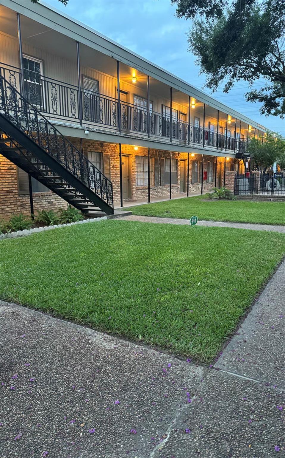 Photo of 3131 Southwest Freeway #B17, Houston, TX 77098 (MLS # 79475935)