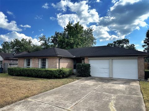 Photo of 806 Merribrook Lane, Friendswood, TX 77546 (MLS # 13963745) Photo of 806 Merribrook Lane, Friendswood, TX 77546 (MLS # 13963745)