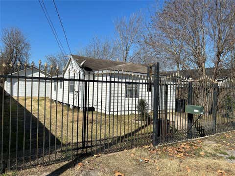 Homes For Sale - 2217 Chew Street<br/> Houston, TX 77020